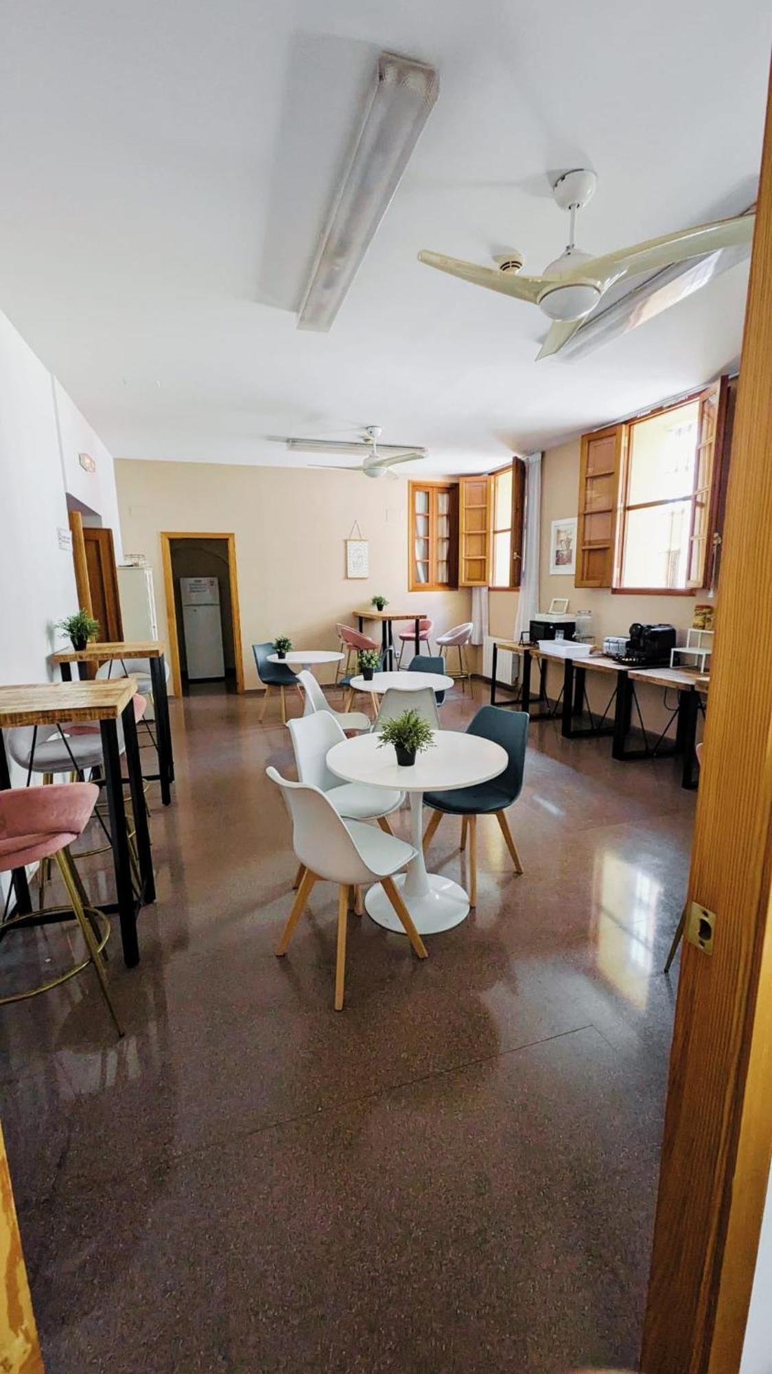 Hostal El Convent De Монкада Экстерьер фото